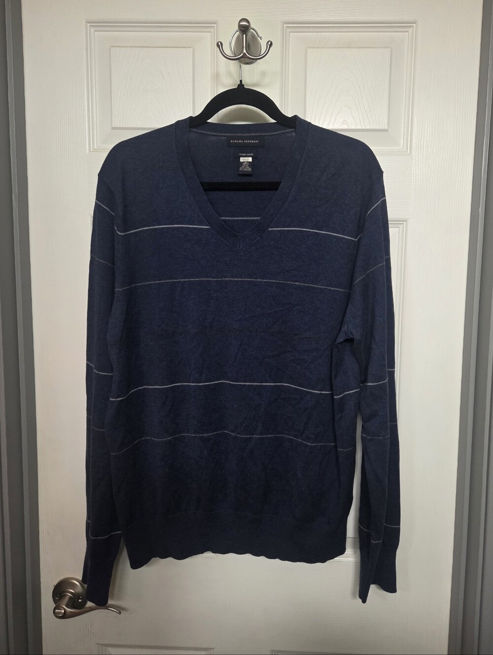Banana Republic Luxury Blend Navy V-Neck Striped Sweater Silk Cotton Cashmere L - Picture 2 of 4